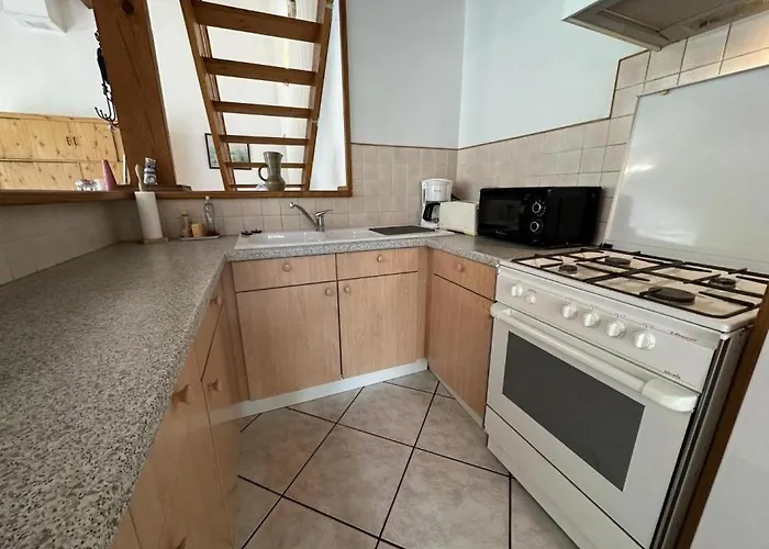 Rose بيسكاروس